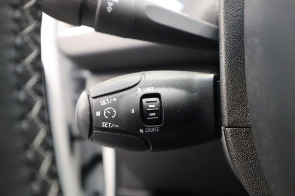 Peugeot 2008 1.2 PureTech Allure Camera PDC Panoramadak Clima