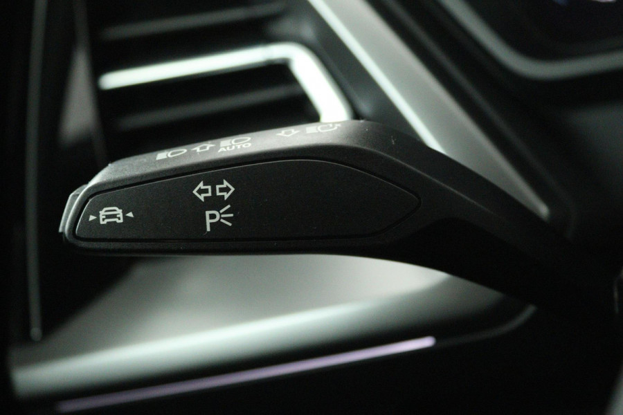Audi Q4 e-tron 40 Launch edition Advanced Plus 77 kWh (TREKHAAK, STOELVERWARMING, ACHTERUITRIJCAMERA, CRUISE CONTROL ADAPTIEF)