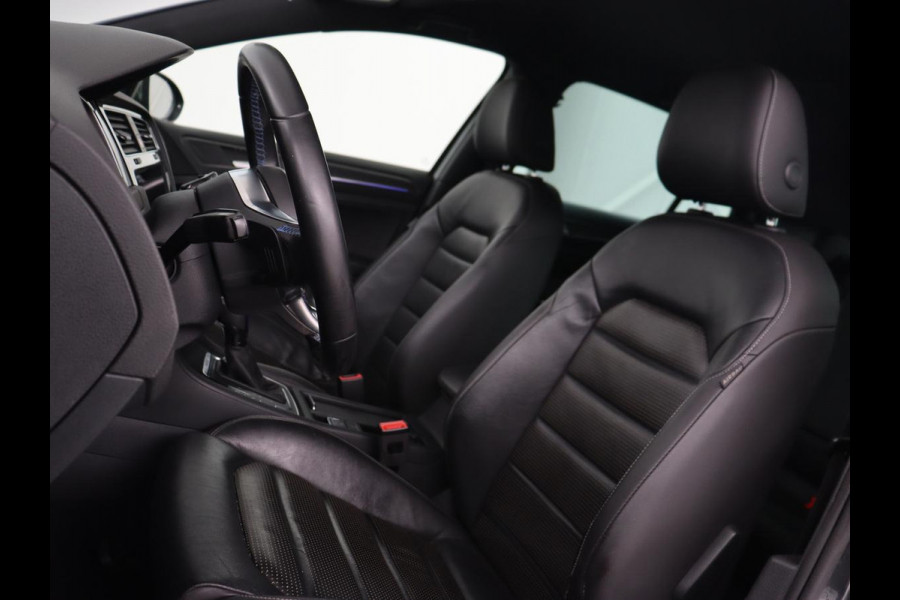 Volkswagen e-Golf E-Golf | Origineel NL | Leder | Stoelverwarming | Warmtepomp | Trekhaak | Camera | Adaptive cruise | DAB | Carplay | Navigatie | Full LED | Park Assist | Virtual Cockpit