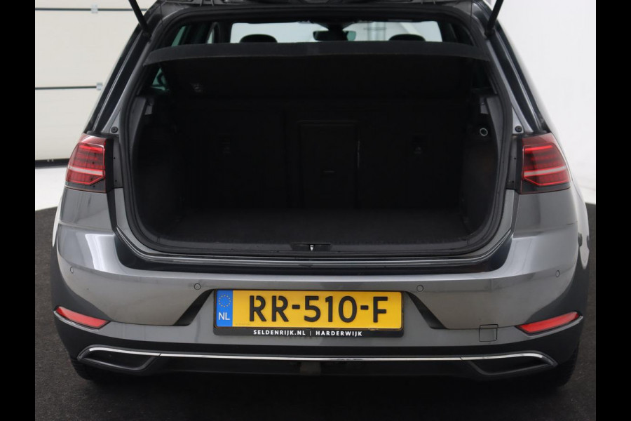 Volkswagen e-Golf E-Golf | Origineel NL | Leder | Stoelverwarming | Warmtepomp | Trekhaak | Camera | Adaptive cruise | DAB | Carplay | Navigatie | Full LED | Park Assist | Virtual Cockpit