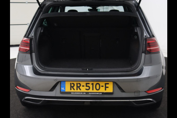 Volkswagen e-Golf E-Golf | Origineel NL | Leder | Stoelverwarming | Warmtepomp | Trekhaak | Camera | Adaptive cruise | DAB | Carplay | Navigatie | Full LED | Park Assist | Virtual Cockpit