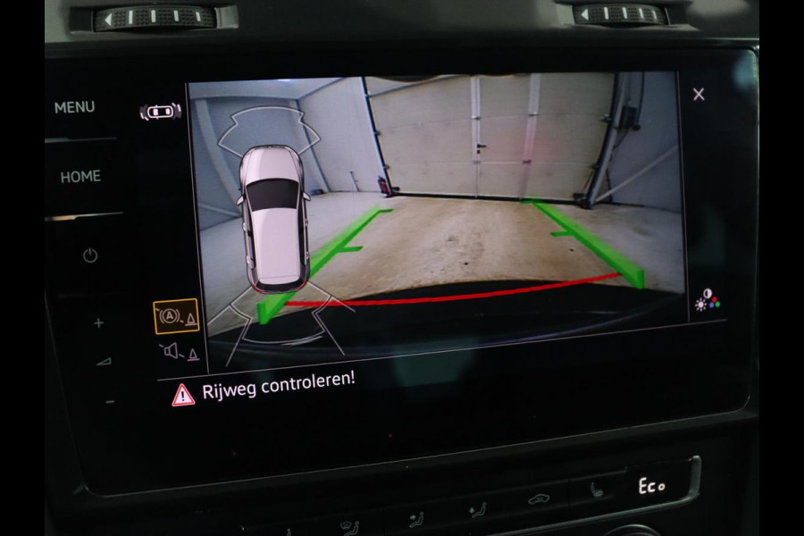 Volkswagen e-Golf E-Golf | Origineel NL | Leder | Stoelverwarming | Warmtepomp | Trekhaak | Camera | Adaptive cruise | DAB | Carplay | Navigatie | Full LED | Park Assist | Virtual Cockpit