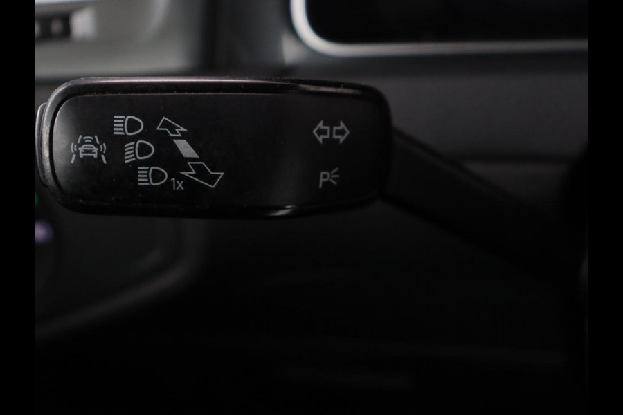 Volkswagen e-Golf E-Golf | Origineel NL | Leder | Stoelverwarming | Warmtepomp | Trekhaak | Camera | Adaptive cruise | DAB | Carplay | Navigatie | Full LED | Park Assist | Virtual Cockpit