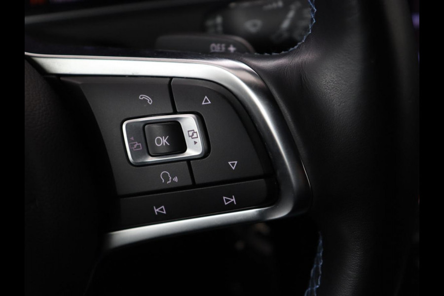 Volkswagen e-Golf E-Golf | Origineel NL | Leder | Stoelverwarming | Warmtepomp | Trekhaak | Camera | Adaptive cruise | DAB | Carplay | Navigatie | Full LED | Park Assist | Virtual Cockpit