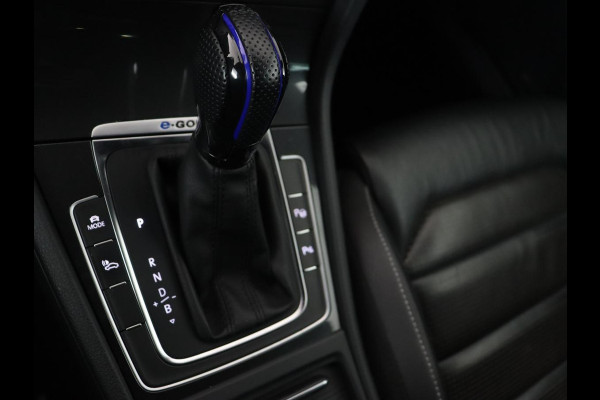 Volkswagen e-Golf E-Golf | Origineel NL | Leder | Stoelverwarming | Warmtepomp | Trekhaak | Camera | Adaptive cruise | DAB | Carplay | Navigatie | Full LED | Park Assist | Virtual Cockpit