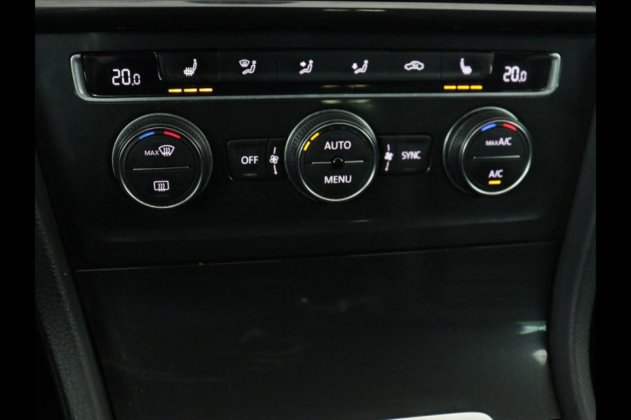 Volkswagen e-Golf E-Golf | Origineel NL | Leder | Stoelverwarming | Warmtepomp | Trekhaak | Camera | Adaptive cruise | DAB | Carplay | Navigatie | Full LED | Park Assist | Virtual Cockpit