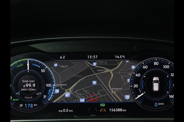 Volkswagen e-Golf E-Golf | Origineel NL | Leder | Stoelverwarming | Warmtepomp | Trekhaak | Camera | Adaptive cruise | DAB | Carplay | Navigatie | Full LED | Park Assist | Virtual Cockpit