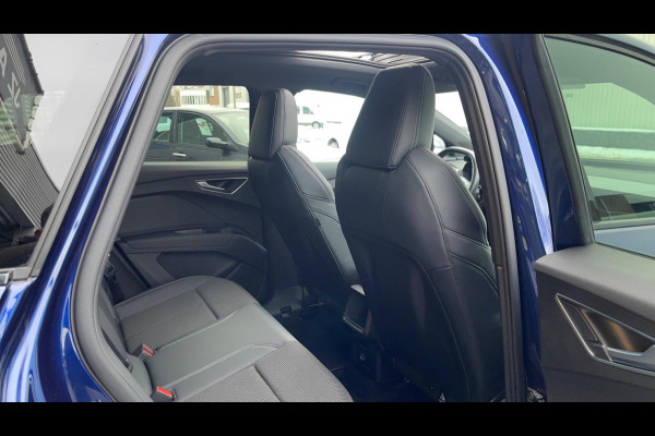 Audi Q4 e-tron 40 Launch edition S Competition 77 kWh 2X S-LINE PANO l MATRIX l CAMERA l ADAPT.CRUISE l ORG.NL l DEALER OND