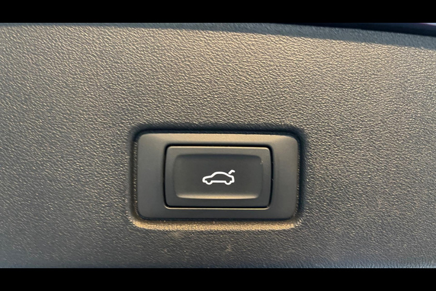 Audi Q4 e-tron 40 Launch edition S Competition 77 kWh 2X S-LINE PANO l MATRIX l CAMERA l ADAPT.CRUISE l ORG.NL l DEALER OND