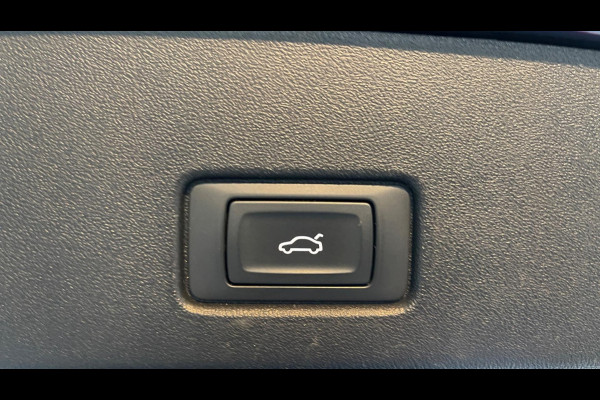 Audi Q4 e-tron 40 Launch edition S Competition 77 kWh 2X S-LINE PANO l MATRIX l CAMERA l ADAPT.CRUISE l ORG.NL l DEALER OND