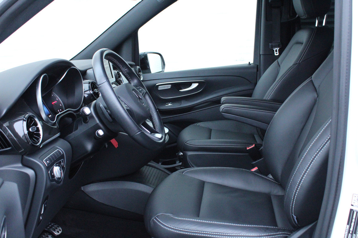 Mercedes-Benz V-Klasse 220d / Aut / Lang / AMG / DC / 2x Schuifdeur / MBUX (apple carplay) / Camera / NIEUWSTAAT