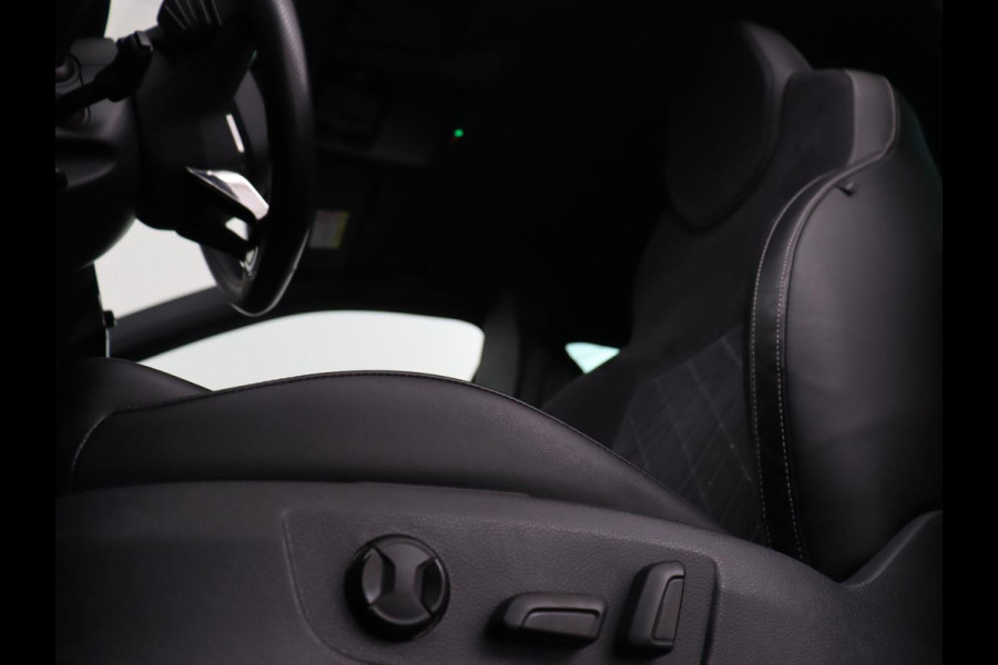 Škoda Superb 1.4 TSI iV Sportline | Stoelverwarming | Alcantara | Adaptive cruise | Camera | Carplay | Matrix LED | Stuurverwarming | Virtual Cockpit | Navigatie | Parkeerhulp | Sportstoelen | Sfeerverlichting | PHEV | Plug In