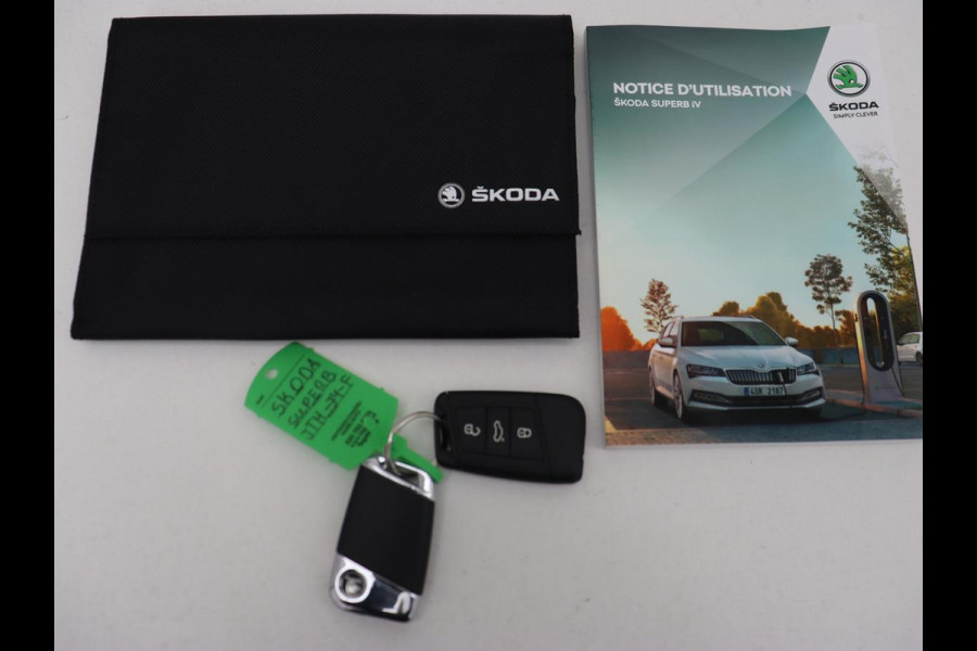 Škoda Superb 1.4 TSI iV Sportline | Stoelverwarming | Alcantara | Adaptive cruise | Camera | Carplay | Matrix LED | Stuurverwarming | Virtual Cockpit | Navigatie | Parkeerhulp | Sportstoelen | Sfeerverlichting | PHEV | Plug In