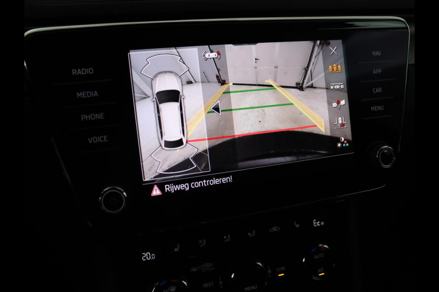 Škoda Superb 1.4 TSI iV Sportline | Stoelverwarming | Alcantara | Adaptive cruise | Camera | Carplay | Matrix LED | Stuurverwarming | Virtual Cockpit | Navigatie | Parkeerhulp | Sportstoelen | Sfeerverlichting | PHEV | Plug In