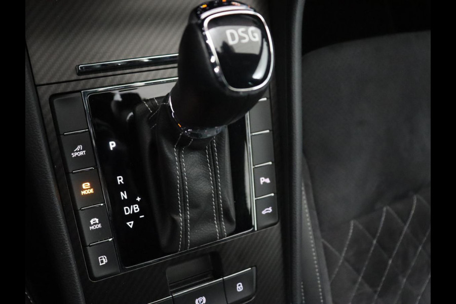 Škoda Superb 1.4 TSI iV Sportline | Stoelverwarming | Alcantara | Adaptive cruise | Camera | Carplay | Matrix LED | Stuurverwarming | Virtual Cockpit | Navigatie | Parkeerhulp | Sportstoelen | Sfeerverlichting | PHEV | Plug In