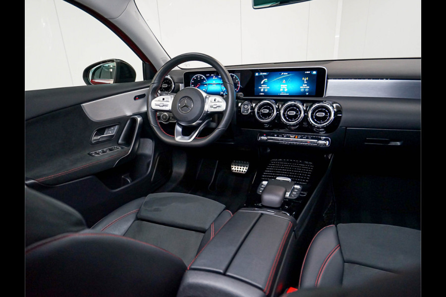 Mercedes-Benz A-Klasse A 180 AMG Line | NIGHT | 19 inch AMG | Distronic