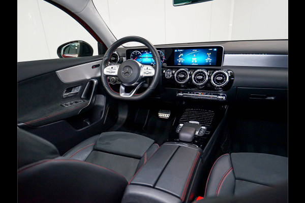Mercedes-Benz A-Klasse A 180 AMG Line | NIGHT | 19 inch AMG | Distronic