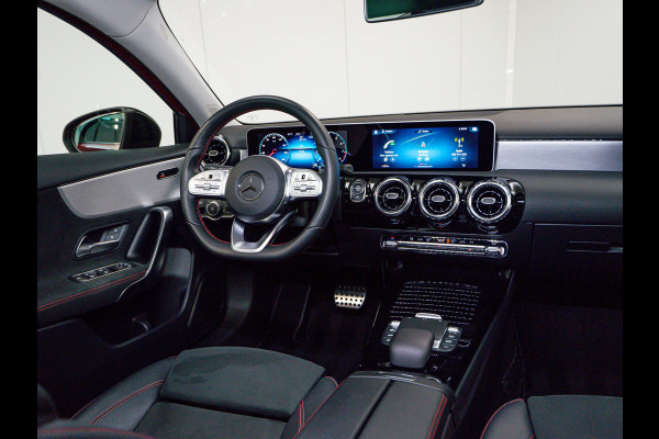 Mercedes-Benz A-Klasse A 180 AMG Line | NIGHT | 19 inch AMG | Distronic