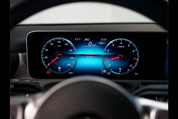 Mercedes-Benz A-Klasse A 180 AMG Line | NIGHT | 19 inch AMG | Distronic
