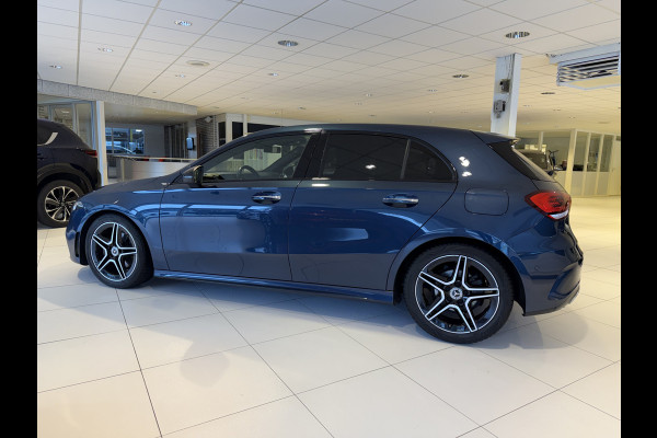 Mercedes-Benz A-Klasse 180 Business Solution Automaat / AMG styling / 18"LM / LED / Navi / Camera