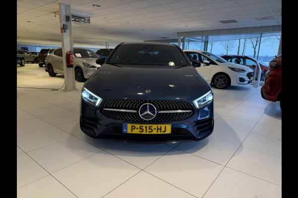 Mercedes-Benz A-Klasse 180 Business Solution Automaat / AMG styling / 18"LM / LED / Navi / Camera