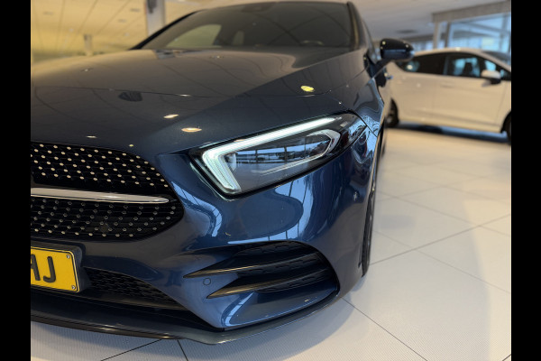 Mercedes-Benz A-Klasse 180 Business Solution Automaat / AMG styling / 18"LM / LED / Navi / Camera