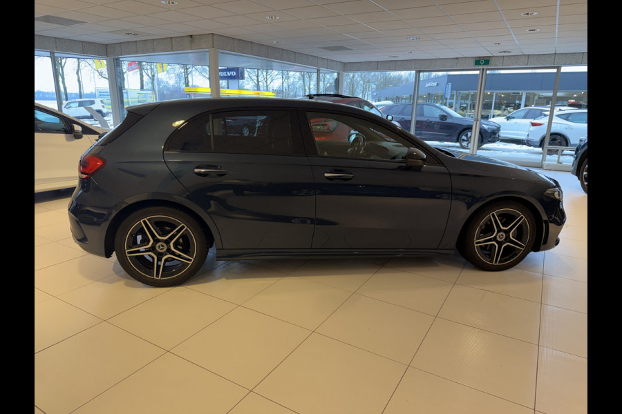 Mercedes-Benz A-Klasse 180 Business Solution Automaat / AMG styling / 18"LM / LED / Navi / Camera