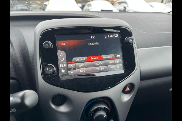 Toyota Aygo 1.0 VVT-i x-play | Carplay | Achteruitrijcamera | Airco | Automaat