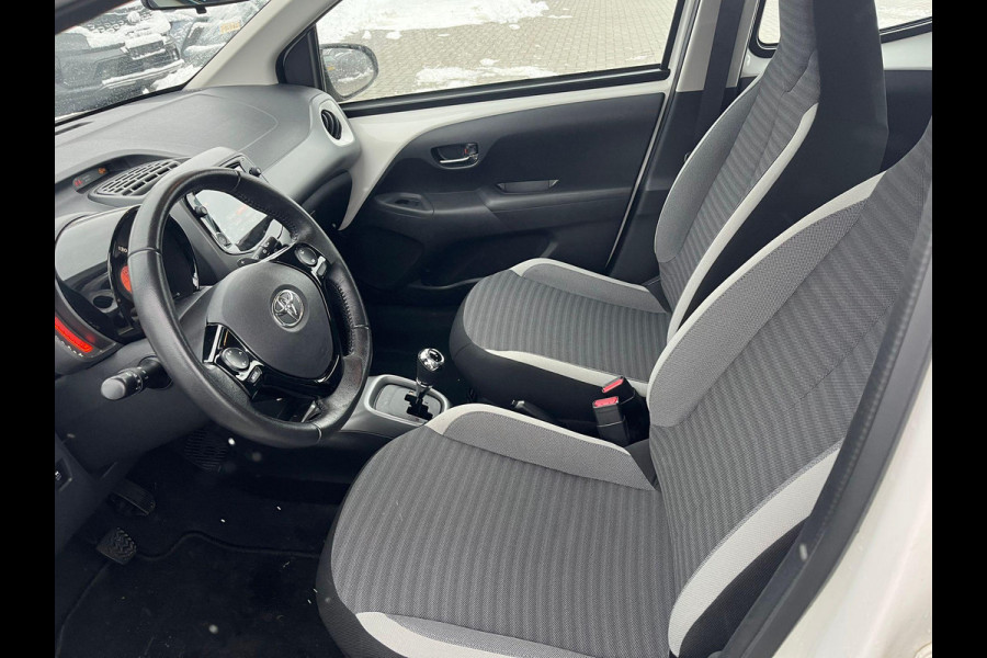 Toyota Aygo 1.0 VVT-i x-play | Carplay | Achteruitrijcamera | Airco | Automaat