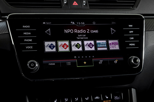 Škoda Superb Combi 1.4 TSI iV Sportline Business | Dig. Cockpit | Cruise | Stoel-+Stuurverw. PDC | Camera | App. Connect | ECC | Elek. Klep | LM 18" | 1944