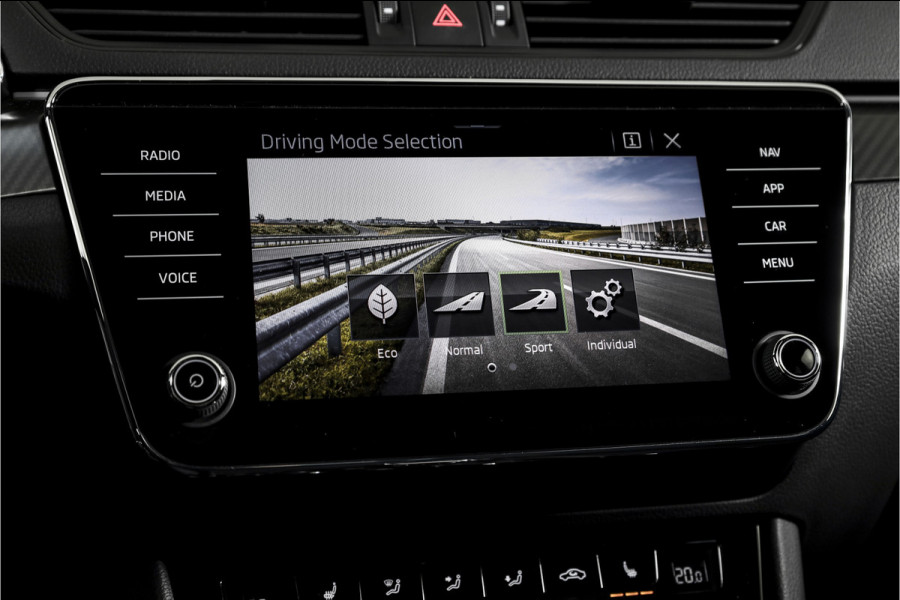 Škoda Superb Combi 1.4 TSI iV Sportline Business | Dig. Cockpit | Cruise | Stoel-+Stuurverw. PDC | Camera | App. Connect | ECC | Elek. Klep | LM 18" | 1944