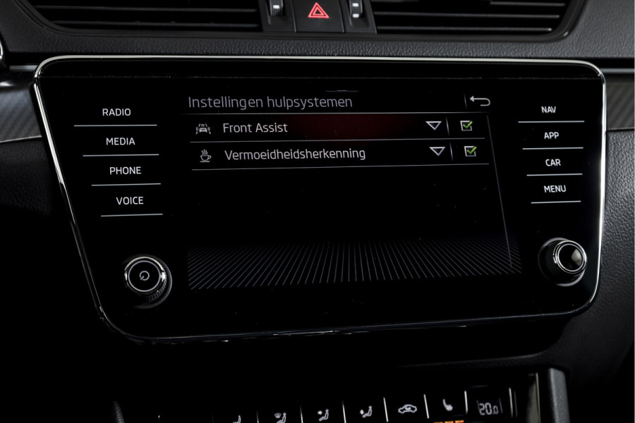 Škoda Superb Combi 1.4 TSI iV Sportline Business | Dig. Cockpit | Cruise | Stoel-+Stuurverw. PDC | Camera | App. Connect | ECC | Elek. Klep | LM 18" | 1944