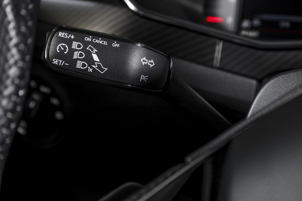 Škoda Superb Combi 1.4 TSI iV Sportline Business | Dig. Cockpit | Cruise | Stoel-+Stuurverw. PDC | Camera | App. Connect | ECC | Elek. Klep | LM 18" | 1944