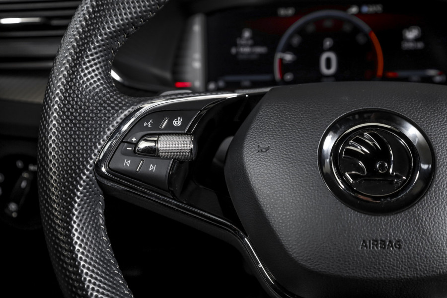 Škoda Superb Combi 1.4 TSI iV Sportline Business | Dig. Cockpit | Cruise | Stoel-+Stuurverw. PDC | Camera | App. Connect | ECC | Elek. Klep | LM 18" | 1944