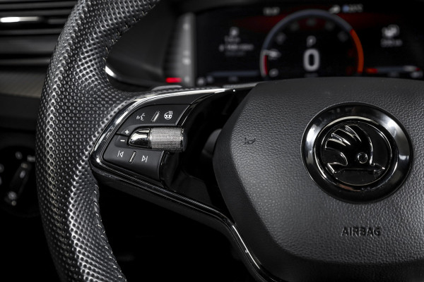 Škoda Superb Combi 1.4 TSI iV Sportline Business | Dig. Cockpit | Cruise | Stoel-+Stuurverw. PDC | Camera | App. Connect | ECC | Elek. Klep | LM 18" | 1944