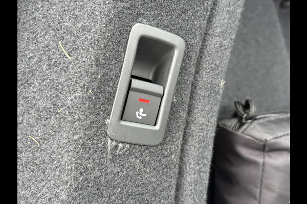 Audi A4 Avant 35 TFSI Advanced Edition | Wegklapbare Trekhaak | Elek. Kofferklep | Parkeersensoren | DAB |