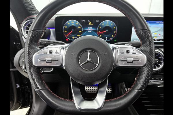 Mercedes-Benz CLA-Klasse 180 Business Solution AMG Night Upgrade Automaat (PANO, SFEERVERLICHTING, STOELVERWARMING, CAMERA)