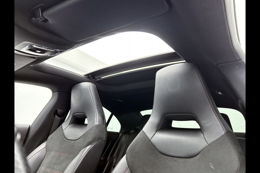 Mercedes-Benz CLA-Klasse 180 Business Solution AMG Night Upgrade Automaat (PANO, SFEERVERLICHTING, STOELVERWARMING, CAMERA)