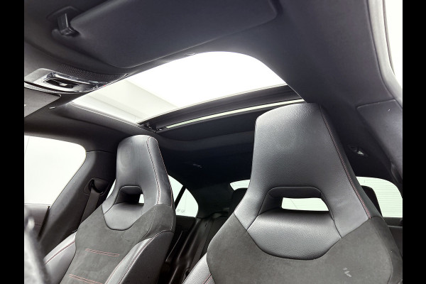Mercedes-Benz CLA-Klasse 180 Business Solution AMG Night Upgrade Automaat (PANO, SFEERVERLICHTING, STOELVERWARMING, CAMERA)