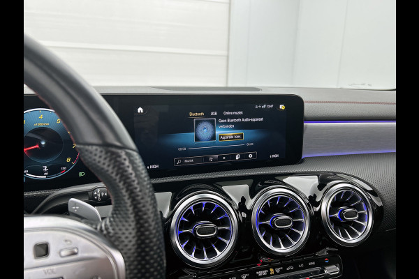 Mercedes-Benz CLA-Klasse 180 Business Solution AMG Night Upgrade Automaat (PANO, SFEERVERLICHTING, STOELVERWARMING, CAMERA)