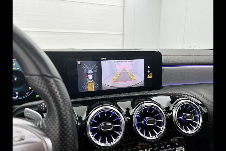 Mercedes-Benz CLA-Klasse 180 Business Solution AMG Night Upgrade Automaat (PANO, SFEERVERLICHTING, STOELVERWARMING, CAMERA)