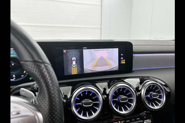 Mercedes-Benz CLA-Klasse 180 Business Solution AMG Night Upgrade Automaat (PANO, SFEERVERLICHTING, STOELVERWARMING, CAMERA)