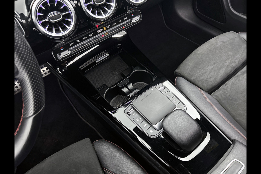 Mercedes-Benz CLA-Klasse 180 Business Solution AMG Night Upgrade Automaat (PANO, SFEERVERLICHTING, STOELVERWARMING, CAMERA)