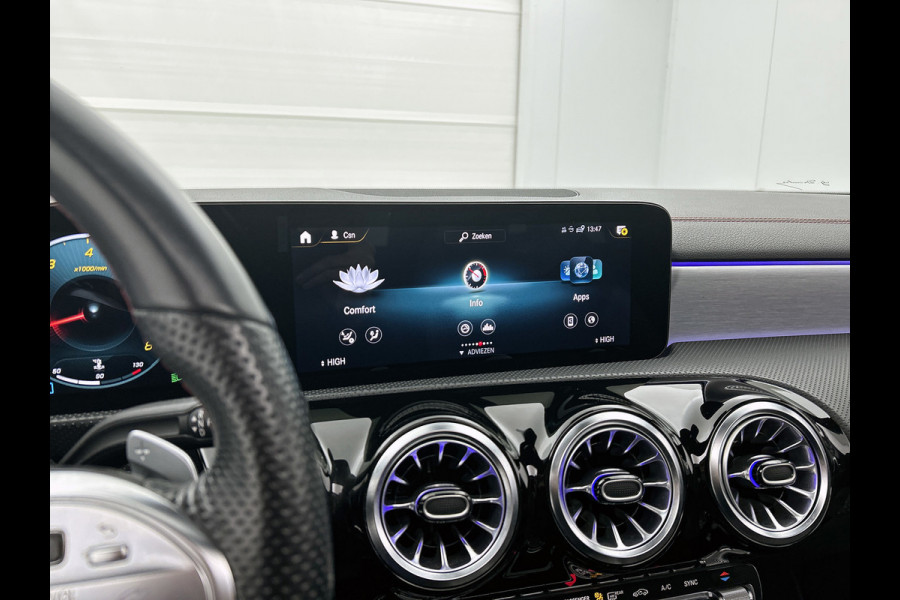 Mercedes-Benz CLA-Klasse 180 Business Solution AMG Night Upgrade Automaat (PANO, SFEERVERLICHTING, STOELVERWARMING, CAMERA)
