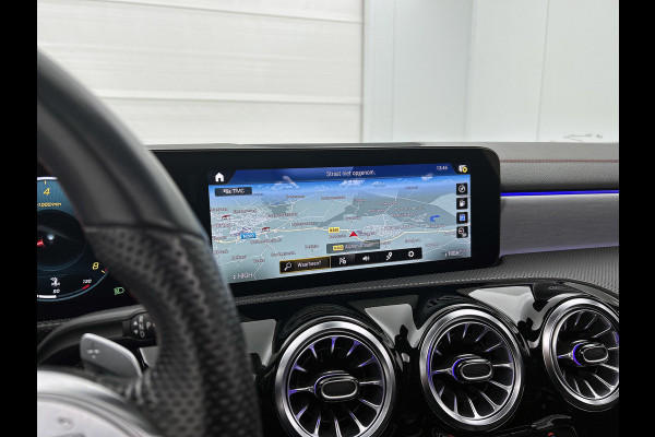 Mercedes-Benz CLA-Klasse 180 Business Solution AMG Night Upgrade Automaat (PANO, SFEERVERLICHTING, STOELVERWARMING, CAMERA)
