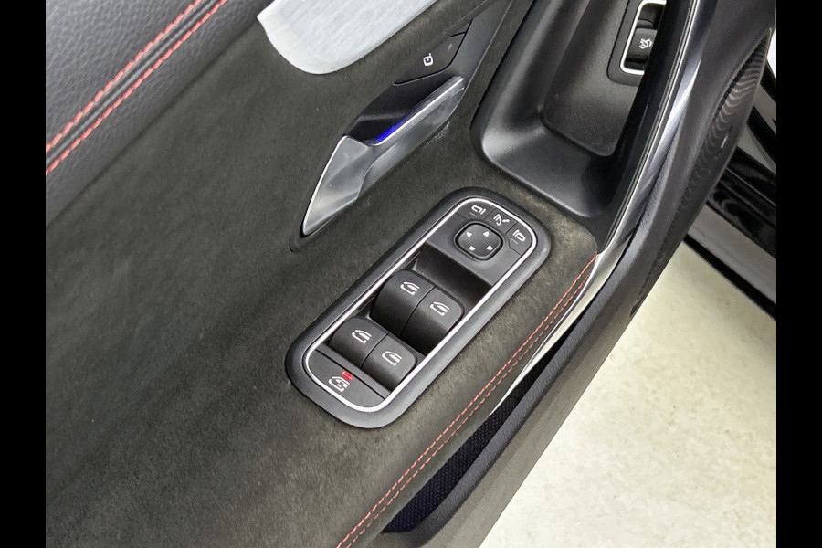 Mercedes-Benz CLA-Klasse 180 Business Solution AMG Night Upgrade Automaat (PANO, SFEERVERLICHTING, STOELVERWARMING, CAMERA)