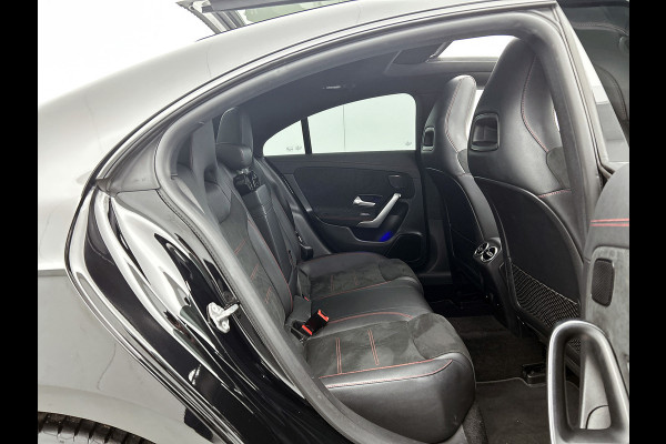 Mercedes-Benz CLA-Klasse 180 Business Solution AMG Night Upgrade Automaat (PANO, SFEERVERLICHTING, STOELVERWARMING, CAMERA)