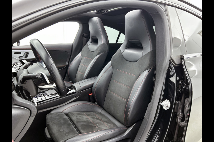 Mercedes-Benz CLA-Klasse 180 Business Solution AMG Night Upgrade Automaat (PANO, SFEERVERLICHTING, STOELVERWARMING, CAMERA)