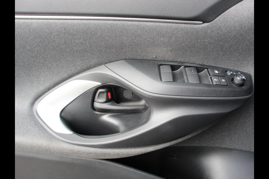 Toyota Yaris Cross 1.5 Hybrid Active Climate control Cruise control Parkeersensoren achter Achteruitrij camera Apple Carplay/ Android Auto