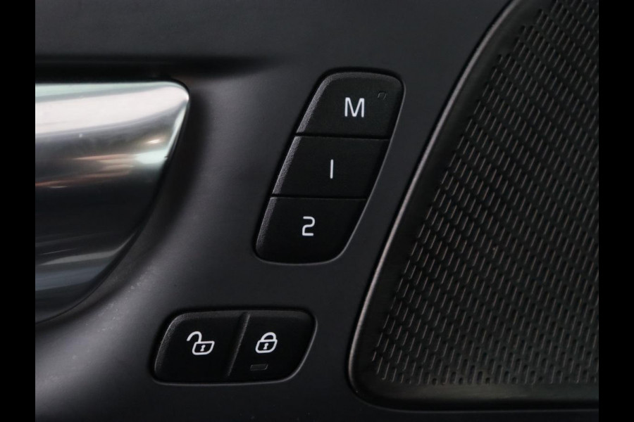 Volvo V60 2.0 T6 Plug-in hybrid AWD | Panoramadak | Trekhaak | Camera | Harman/Kardon | Leder | Stoel & Stuurverwarming
